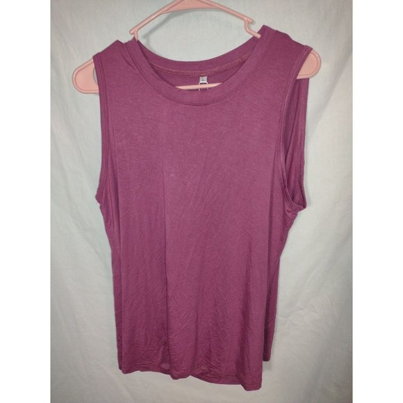 NWT Sportswear Large active Mippo tank top with slit in the back cute - Picture 4 of 6